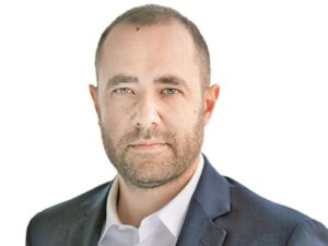 Răzvan Popescu: Nu există o dispută legată de Azomureş. Combinatul are nevoie de investiţii foarte mari în următorii ani, mult peste eventualul preţ de achiziţie, dar preluarea combinatului are sens, în anumite condiţii