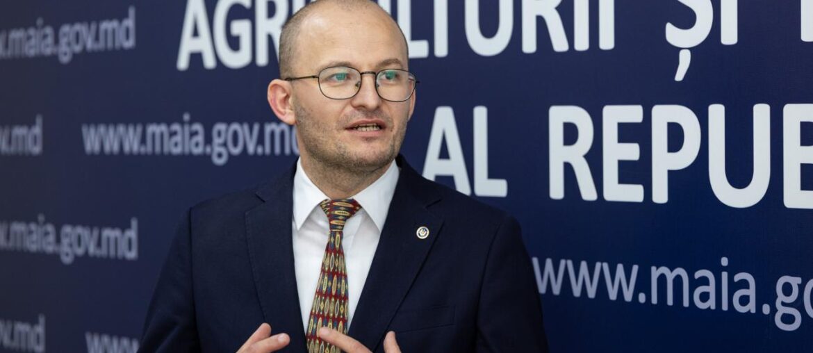Noii miniștri și-au preluat oficial mandatele. Vasile Tofan le-a cerut reforme, rezultate și o comunicare mai bună cu cetățenii