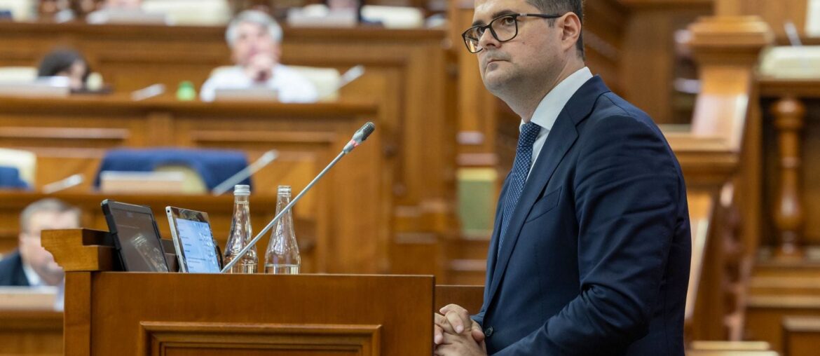Guvernul condus de Vasile Tofan a primit votul de încredere al Parlamentului. Prioritățile: economie, investiții și integrare europeană