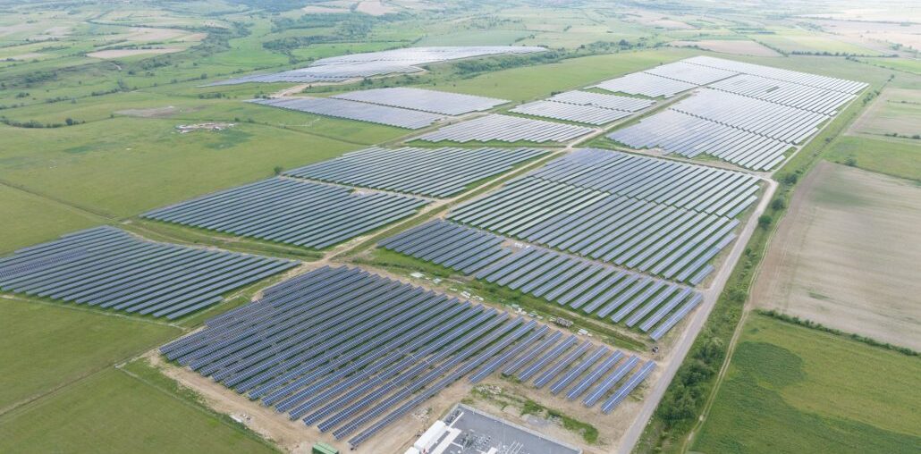 EXIM BANCA ROMANEASCĂ participă la finanțarea de 229 mil. euro a complexului solar PARAU 2 al Econergy