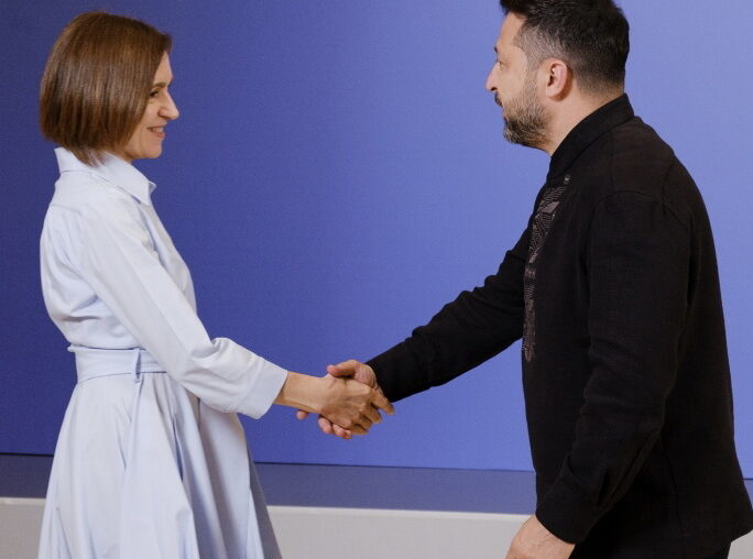 Maia Sandu i-a înmânat lui Volodimir Zelenski „Ordinul Republicii”, cea mai înaltă distincție a Republicii Moldova